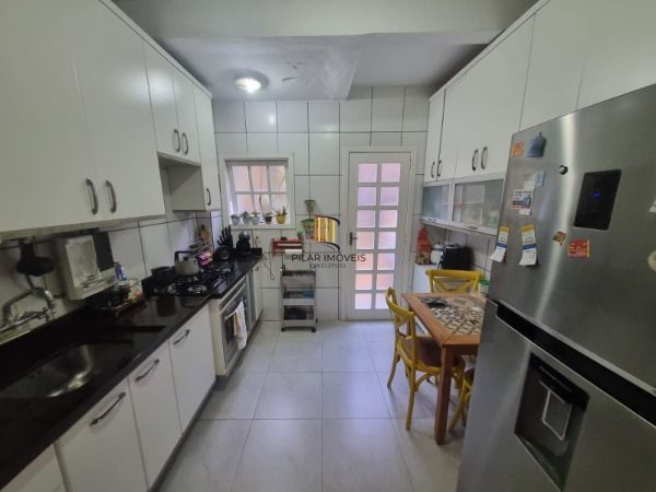 Apartamento em Porto Alegre, no bairro Cristal, com 3 dormitório(s), e 3 banheir