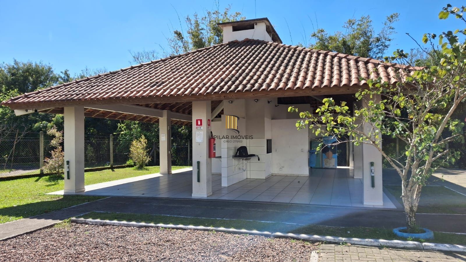 Lindo apartamento com 2 dormitórios no Bairro Chapéu do Sol.