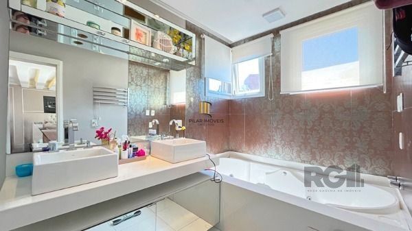 Casa em Porto Alegre, no bairro Aberta dos Morros, com 3 dormitório(s), e 3 banh