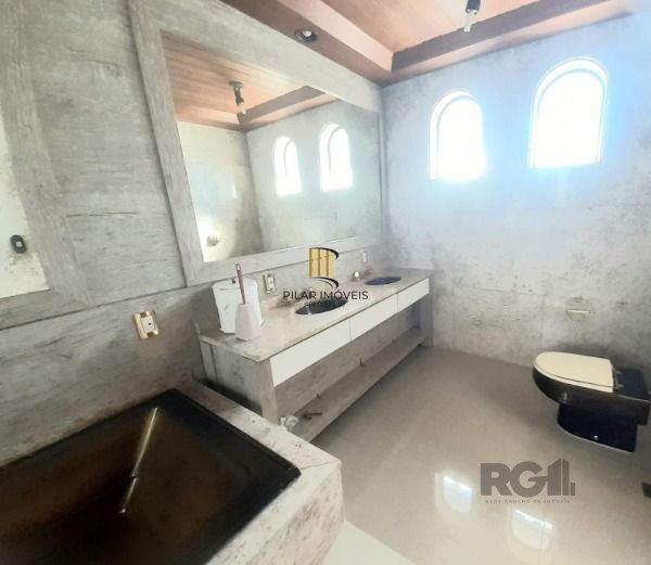 Casa Comercial em Porto Alegre, no bairro Tristeza, à venda.