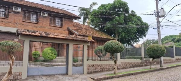 Casa em Porto Alegre, no bairro Ipanema, com 3 dormitório(s), e 3 banheiros, à v