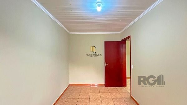 Casa em Porto Alegre, no bairro Vila Nova, com 2 dormitório(s), à venda.