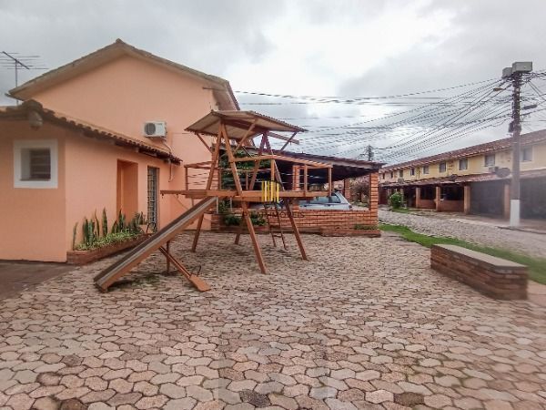 Ótima casa em condomínio, com 2 dormitórios.