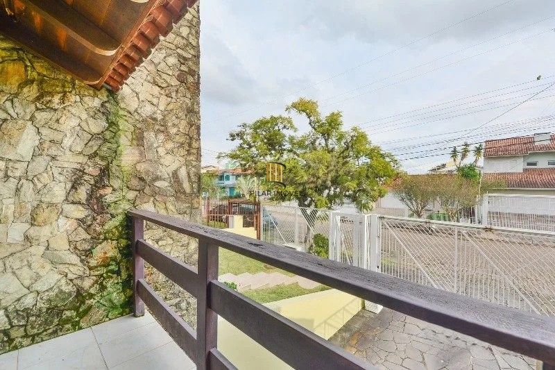 Casa à venda com 280m² | 3 dormitórios | 1 suíte | 2 vagas | Ipanema – Porto Alegre