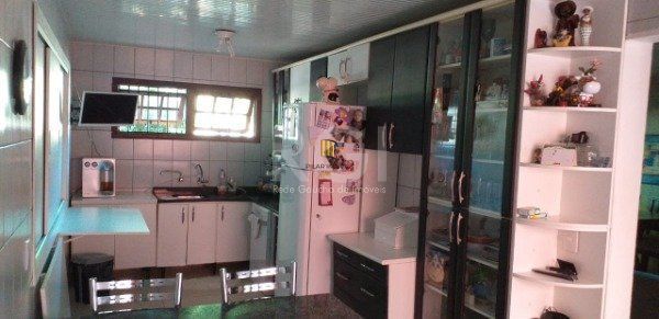 Casa para Venda - 220m², 4 dormitórios, sendo 1 suites, 2 vagas - Tristeza