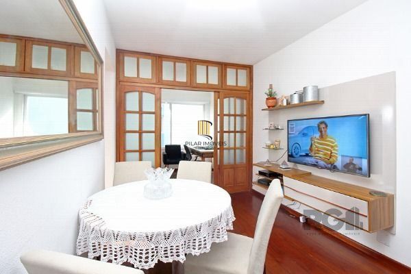 Apartamento em Porto Alegre, no bairro Cristal, com 2 dormitório(s), e 2 banheir