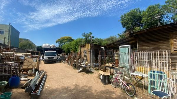 Terreno em Porto Alegre, no bairro Cristal, à venda.