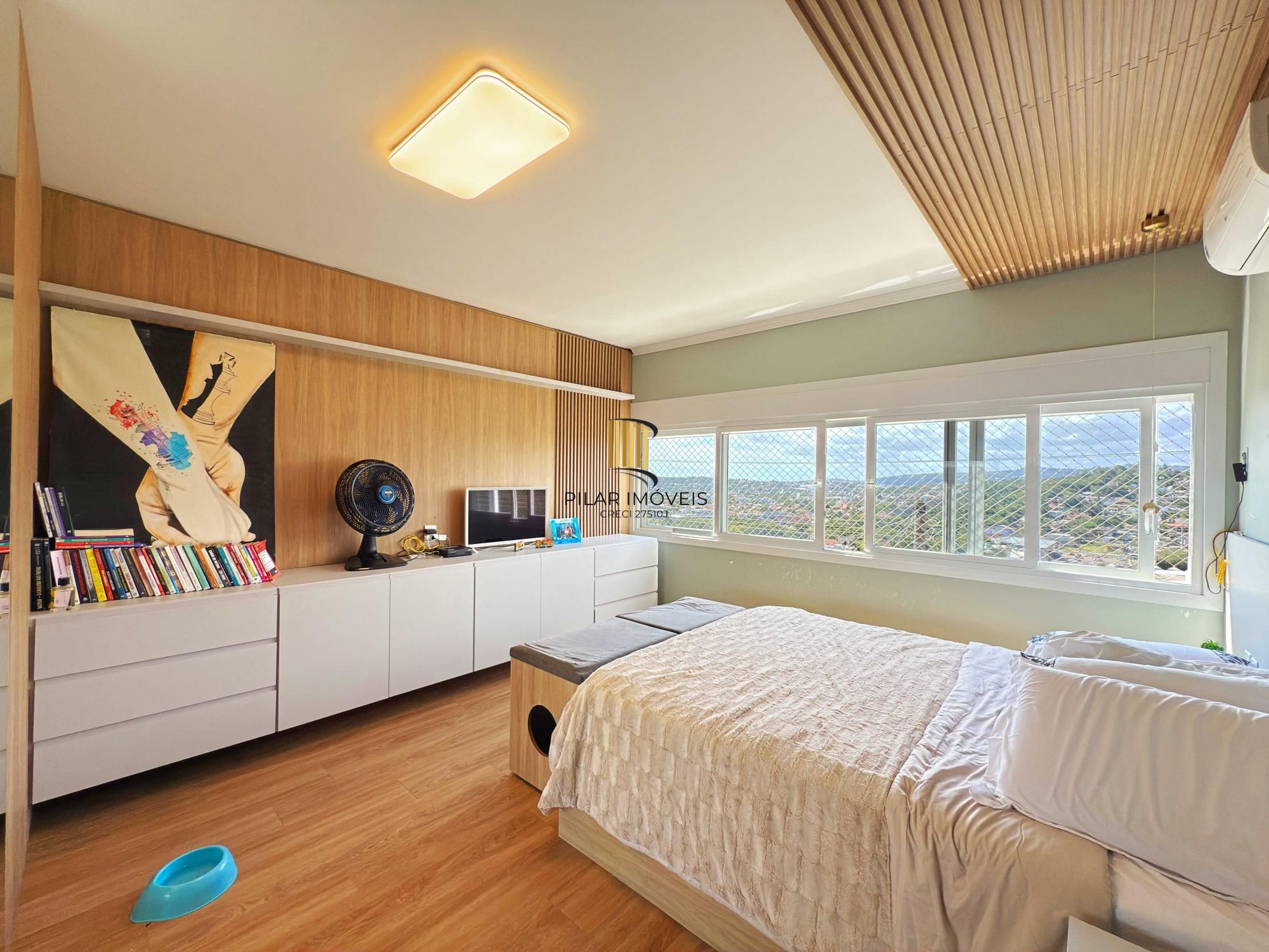 Linda residência com  3 dormitórios, sendo 1 suíte, com Linda Vista do Bairro.