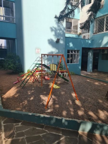 Apartamento em Porto Alegre, no bairro Cristal, com 2 dormitório(s), e 2 banheir