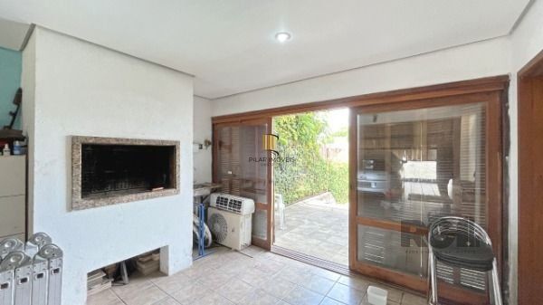 Casa em Porto Alegre, no bairro Ipanema, com 3 dormitório(s), à venda.