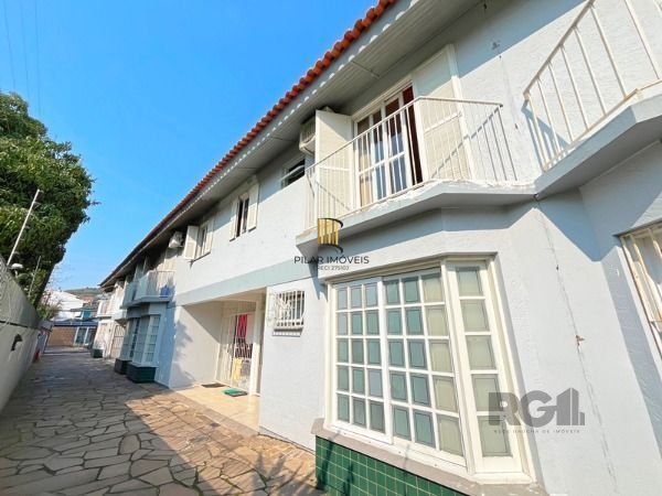 Casa Condominio em Porto Alegre, no bairro Tristeza, com 3 dormitório(s), e 3 ba