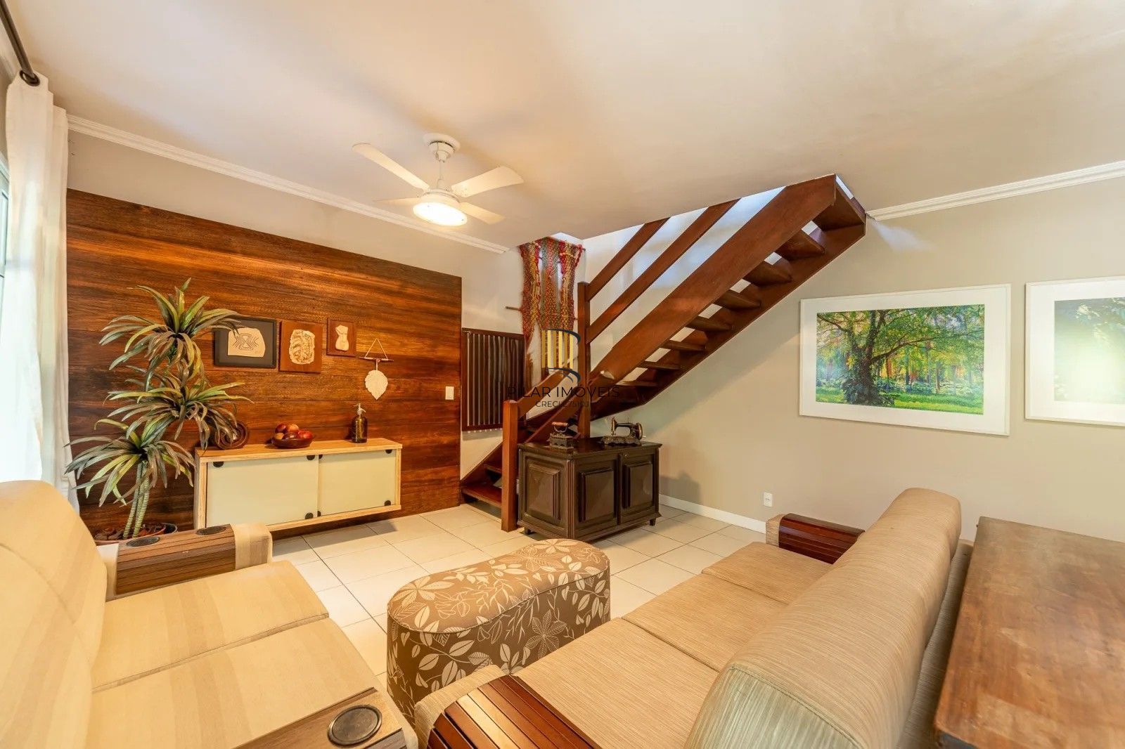 Belíssima casa em condomínio com 218,3m² com 4 dorm., 2 suítes e 2 vagas. Situada no charmoso Residencial Terra Mater.