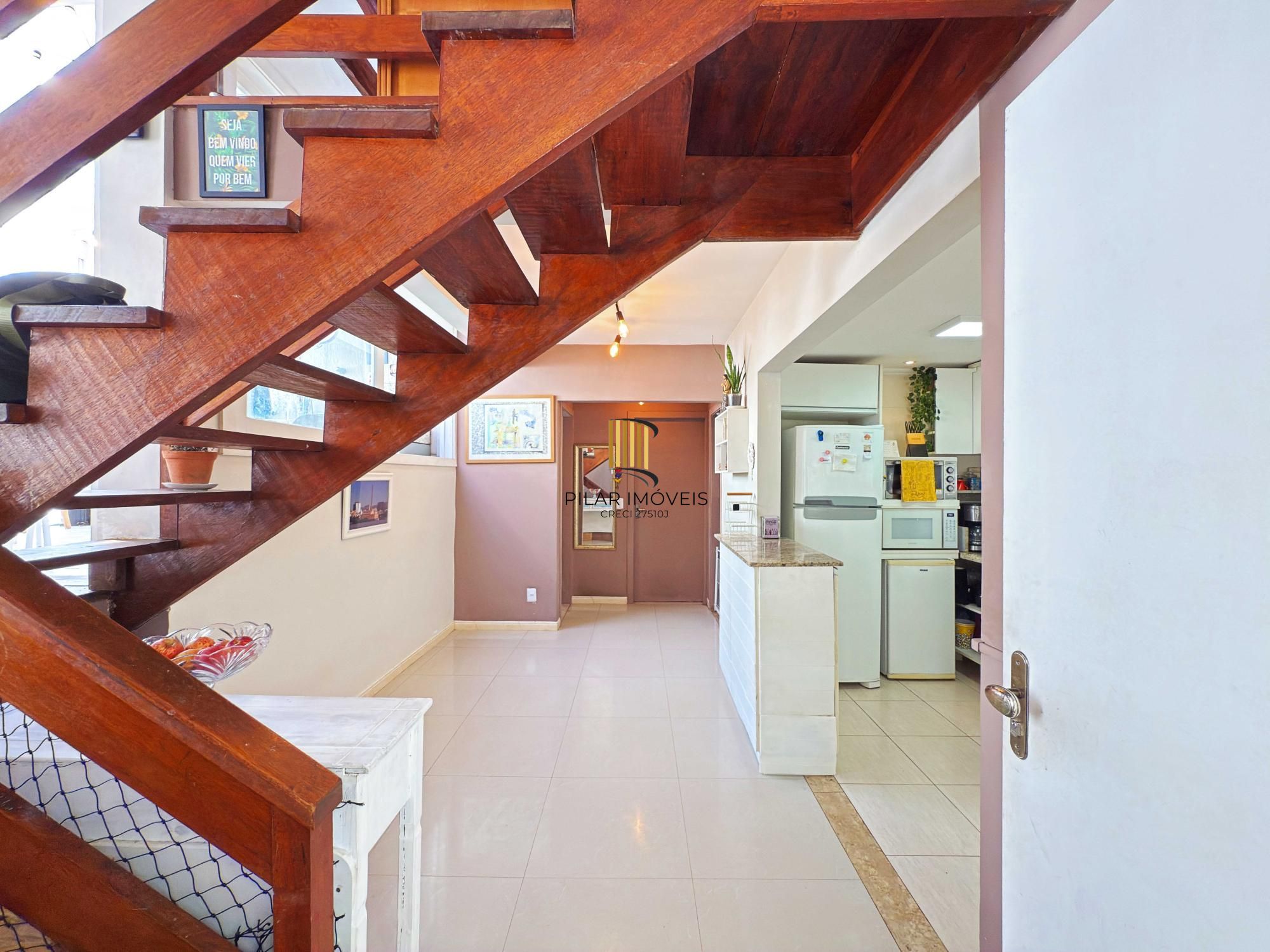 Triplex 4 dormitórios no bairro Pedra Redonda