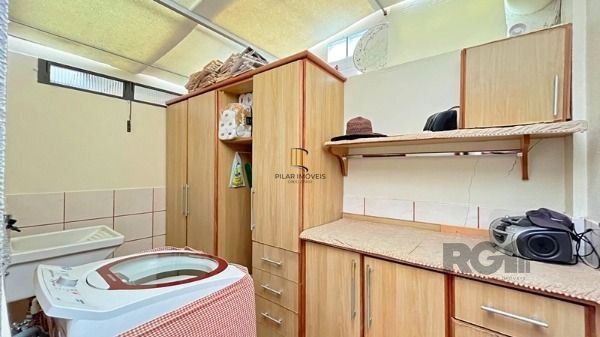 Casa em Porto Alegre, no bairro Tristeza, com 3 dormitório(s), e 3 banheiros, à 