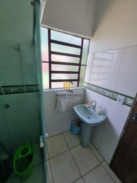 Casa em Porto Alegre, no bairro Vila Nova, com 1 dormitório(s), e 1 banheiros, à