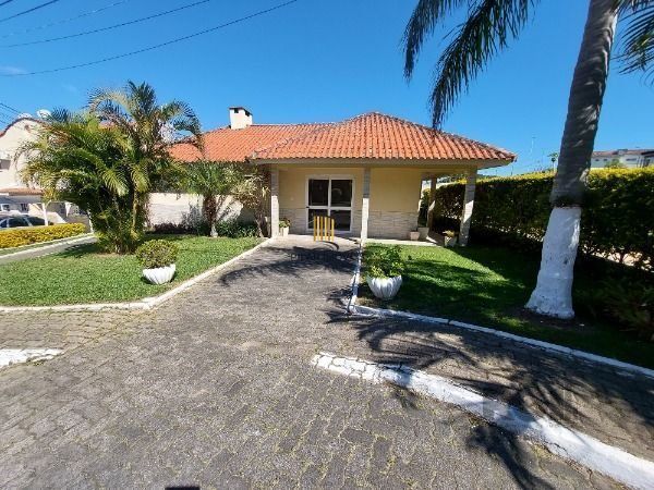 Casa em Porto Alegre, no bairro Hípica, com 3 dormitório(s), e 3 banheiros, à ve