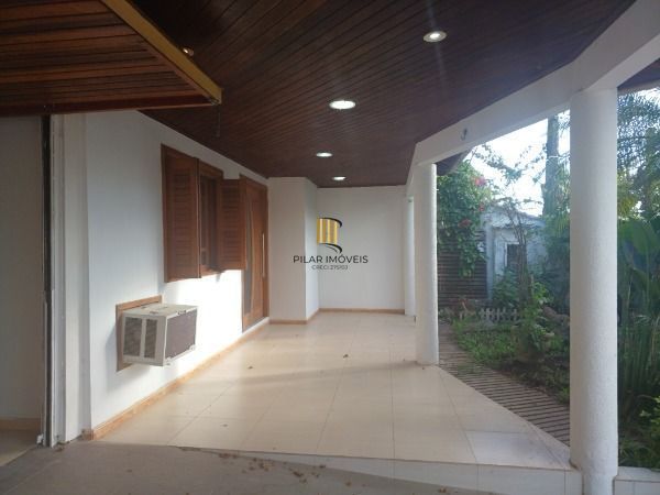 Casa em Porto Alegre, no bairro Restinga, com 4 dormitório(s), e 4 banheiros, à 