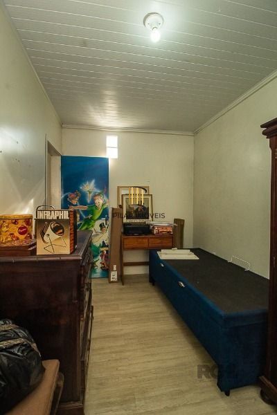 Casa em Porto Alegre, no bairro Vila Nova, com 6 dormitório(s), e 6 banheiros, à