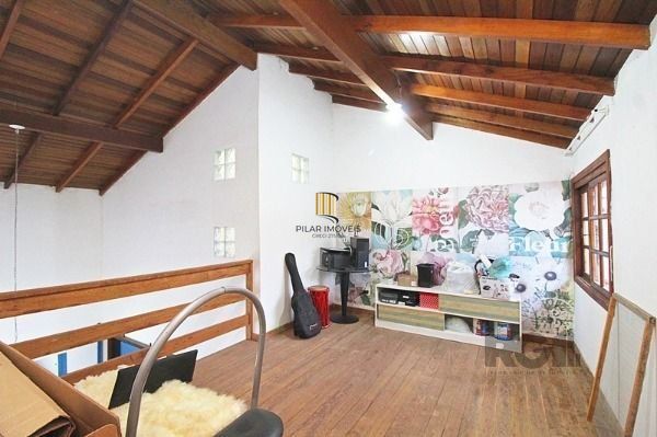 Casa em Porto Alegre, no bairro Hípica, com 2 dormitório(s), e 2 banheiros, à ve