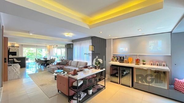 Casa em Porto Alegre, no bairro Aberta dos Morros, com 3 dormitório(s), e 3 banh