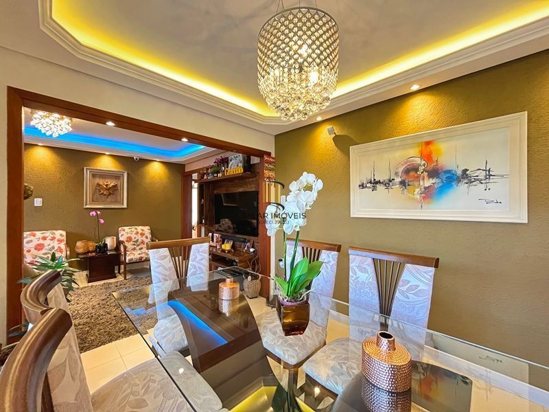 Ótima Residência com 4D, piscina e garagem fechada para 2 carros no Jardim Media