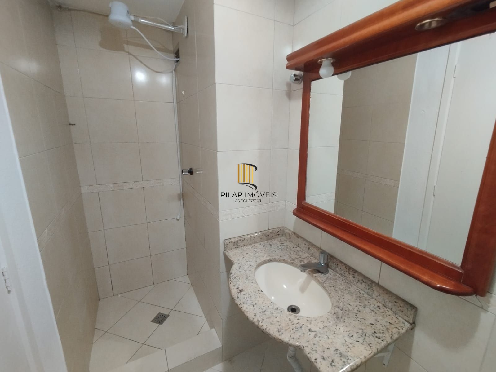 Apartamento 2 dormitórios, closet, 2 banheiros, dep. empregada vista, para o Gua