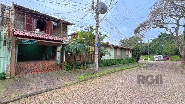 Casa em Porto Alegre, no bairro Ipanema, com 3 dormitório(s), e 3 banheiros