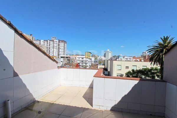 Casa para Venda - 154m², 2 dormitórios, sendo 1 suites, 2 vagas - Cidade Baixa