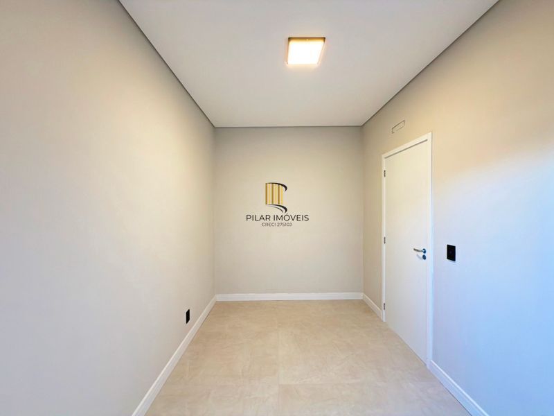 Espetacular Residência térrea com 3 dormitórios no bairro Hípica.