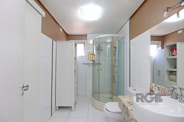 Casa em Porto Alegre, no bairro Aberta dos Morros, com 3 dormitório(s), e 3 banh