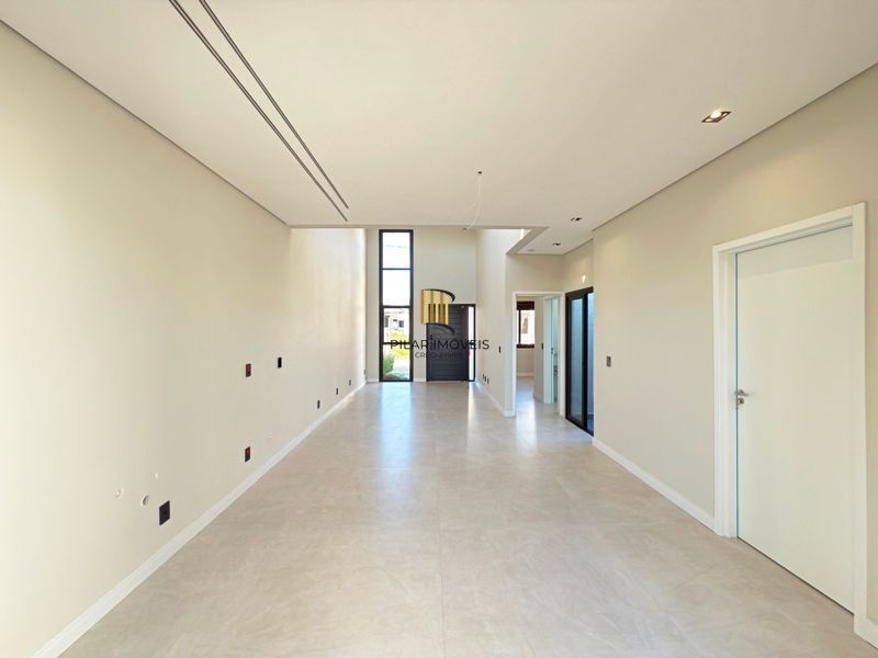 Espetacular Residência térrea com 3 dormitórios no bairro Hípica.