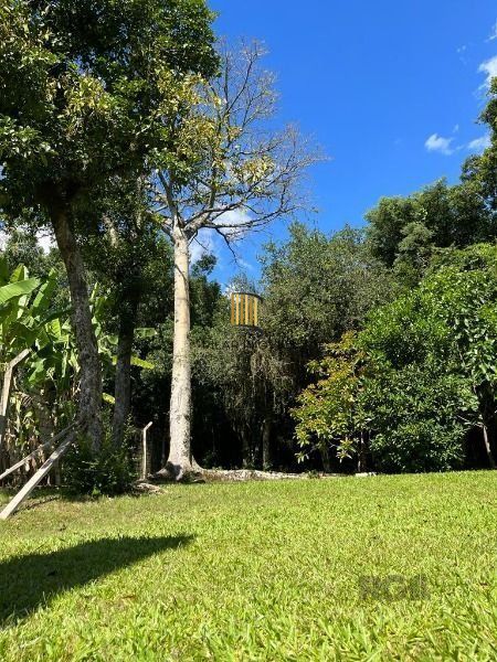 Casa em Porto Alegre, no bairro Nonoai, com 4 dormitório(s), à venda.