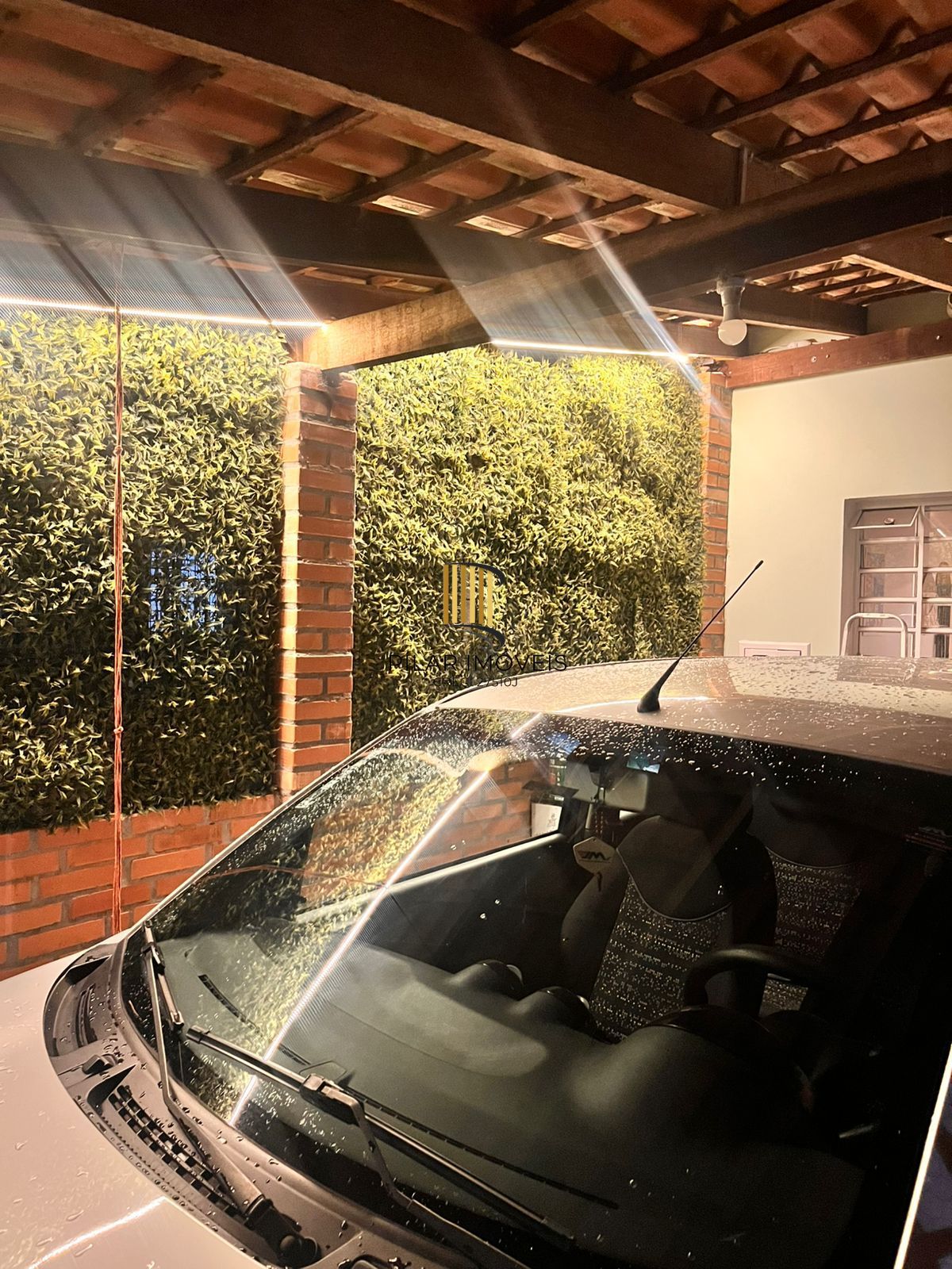 Ótima casa em condomínio, com 2 dormitórios.