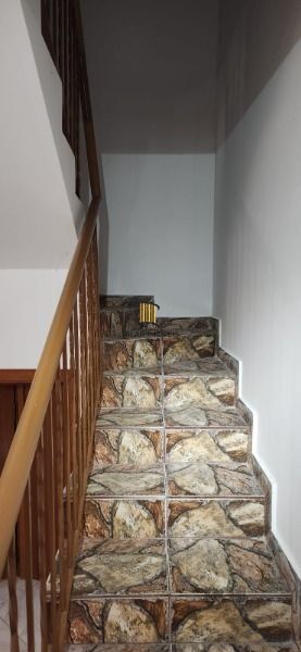 Sobrado em Porto Alegre, no bairro Vila Nova, com 3 dormitório(s), e 3 banheiros