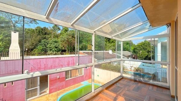 Casa em Porto Alegre, no bairro Nonoai, com 4 dormitório(s), à venda.