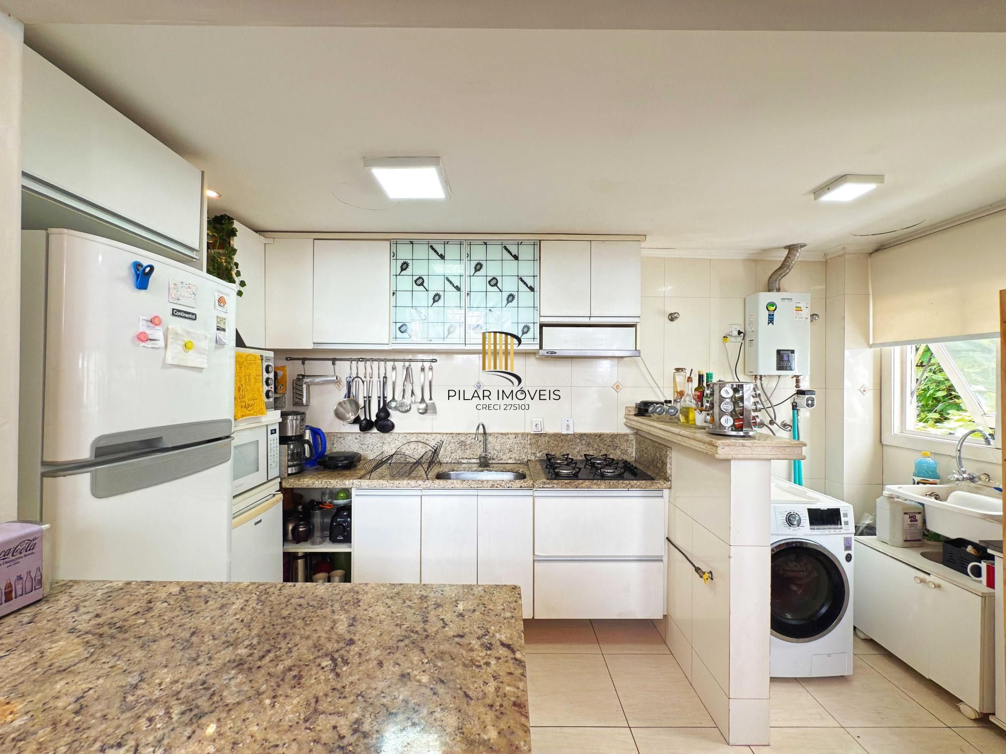 Triplex 4 dormitórios no bairro Pedra Redonda