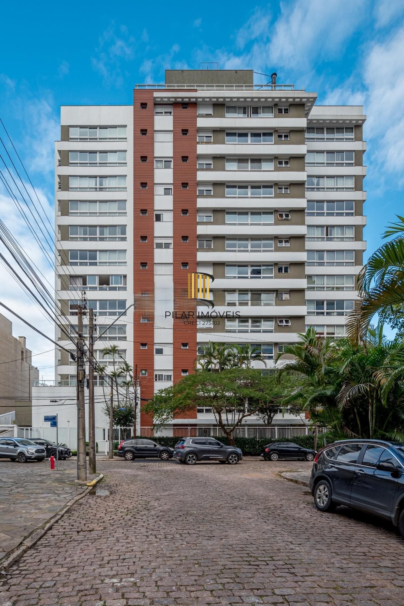 Apartamento Garden com 3 dormitórios, 1 suíte e 3 vagas, no coração do bairro Menino Deus!
