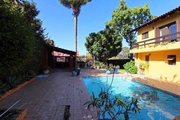 Casa Condominio em Porto Alegre, no bairro Cavalhada, com 4 dormitório(s), e 4 b