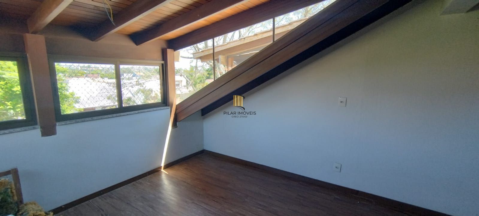 Linda Residência com 3 dormitórios, sendo 1 suíte á venda no Imperial Parque.