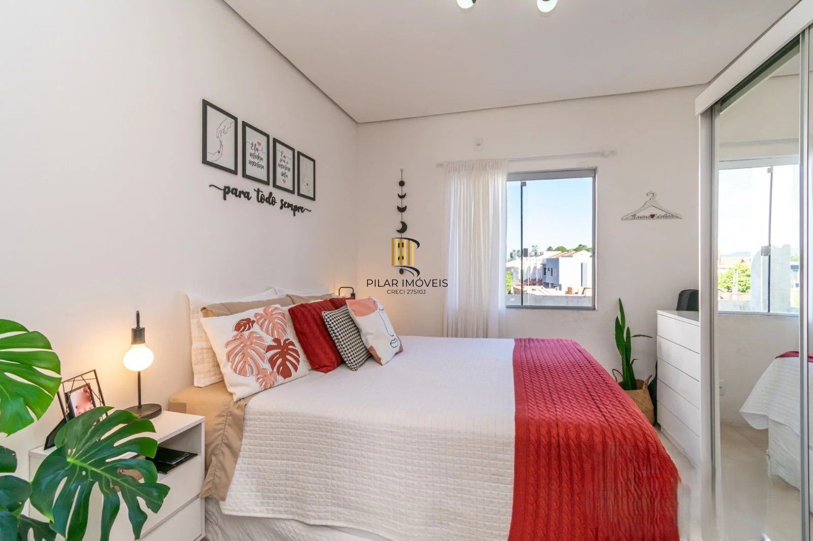 Excelente sobrado, semimobiliado,  com 77m², 2 dormitórios e 1 vaga de garagem. À venda no Hípica Boulevard – Zona Sul.