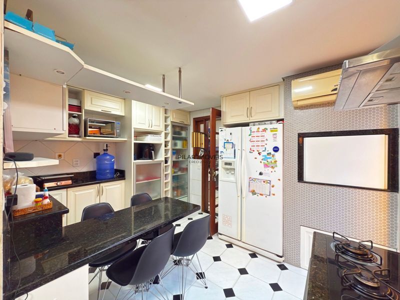 Casa Condominio com 3 dormitórios, sendo 1 suites, 2 vagas - Pedra Redonda