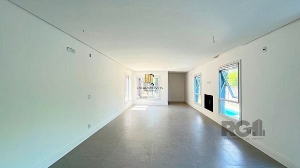 Casa em Porto Alegre, no bairro Jardim Isabel, com 3 dormitório(s), e 3 banheiro