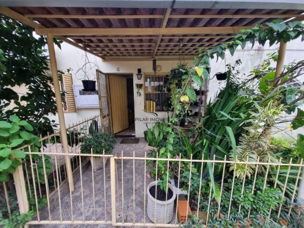 Casa Condominio em Porto Alegre, no bairro Cavalhada, com 2 dormitório(s), e 2 b