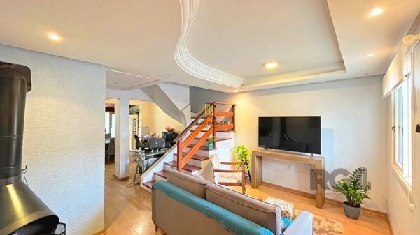 Casa em Porto Alegre, no bairro Cavalhada, com 2 dormitório(s), e 2 banheiros, à