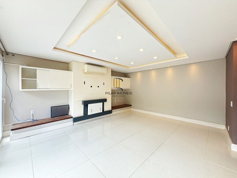 Linda Residência em Condomínio Fechado no Bairro Pedra Redonda.