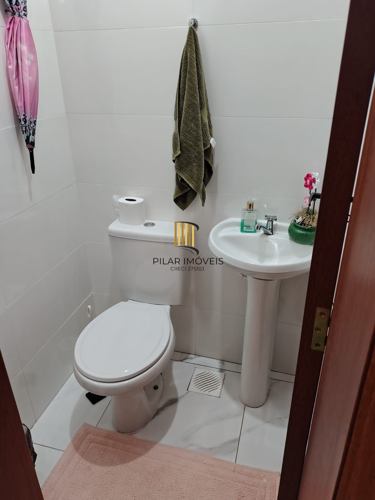 Sobrado com 2 suítes, 84m², no Portal do Guarujá