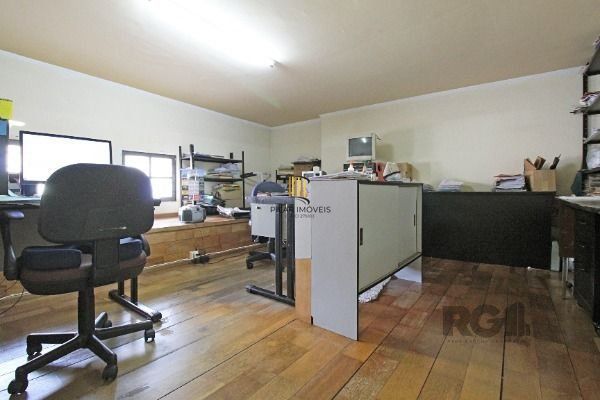 Casa em Porto Alegre, no bairro Floresta, com 3 dormitório(s), e 3 banheiros, à