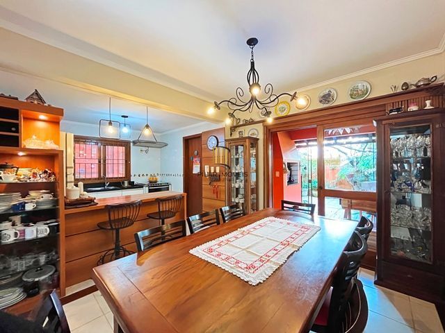 Ótima Residência com 3 dormitórios á venda no Bairro Ipanema.