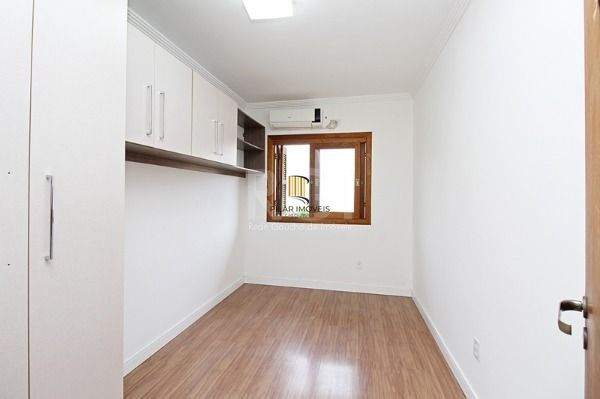 Casa em Porto Alegre, no bairro Espírito Santo, com 3 dormitório(s), à venda.