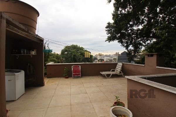 Casa em Porto Alegre, no bairro Tristeza, com 3 dormitório(s), e 3 banheiros, à 